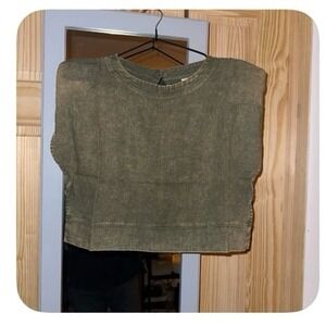 New ZENANA Olive Green Cropped
Sleeveless Top Size Small